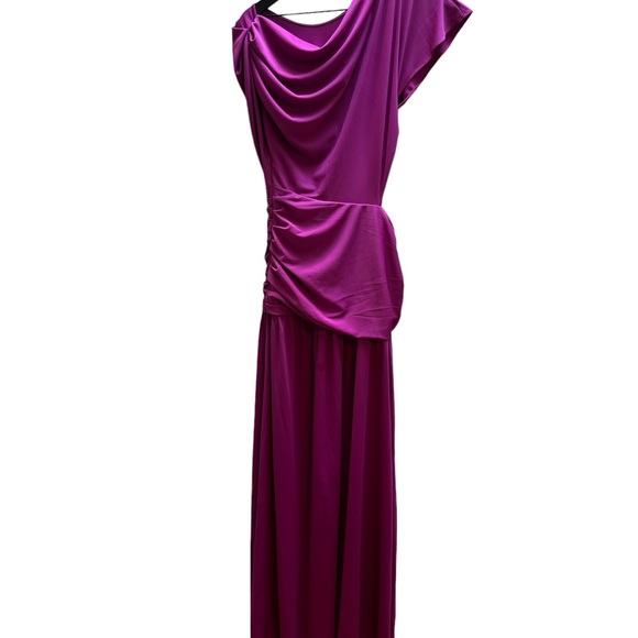 Tanya Taylor
Nami Gown size 6 - Picture 11 of 15